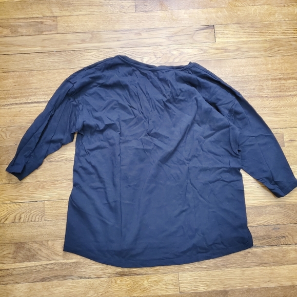 🌻 Levi's (NWOT) Black Top - Picture 2 of 3